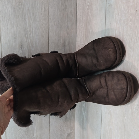 Ugg Australia Women Tall 1873 Leather Triple button Insulated boots shoes 10 - Picture 4 of 15